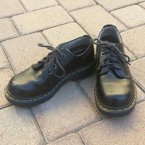 Dr. Martens women's 7 leather shoes